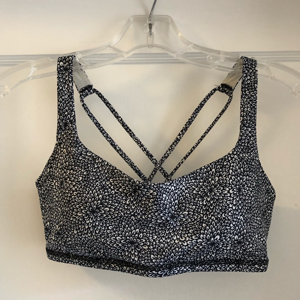 Lululemon Free to Be Bra size 6